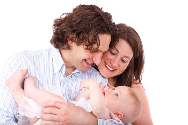 parents-holding-baby-871294937167Xx4